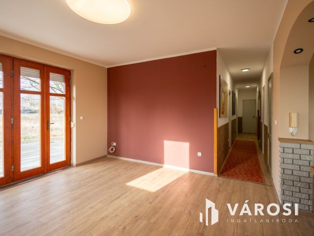 Kéznél a város, közel az autópálya – ideális lokáció