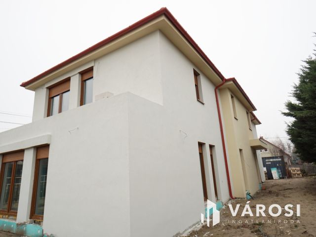 Gyál csendes utcájában 4 hálós új építésű ikerfél eladó