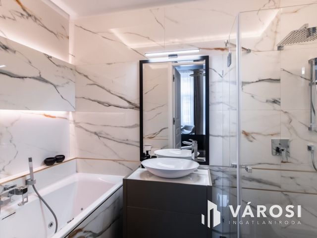 Luxuslakás eladó Újlipótvárosban a Vígszínház mellett