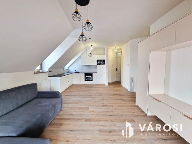 Korszerűsített Prémium Ingatlan, ÜZLET+2LAKÁS