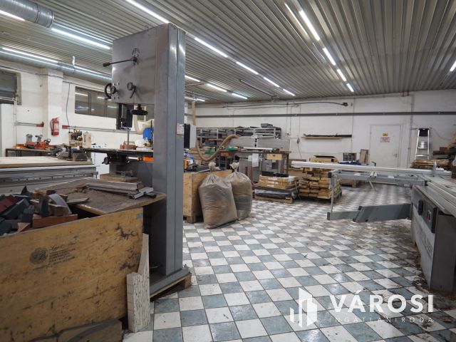 Déli városrészben, ipari övezetben,  Telephely eladó!