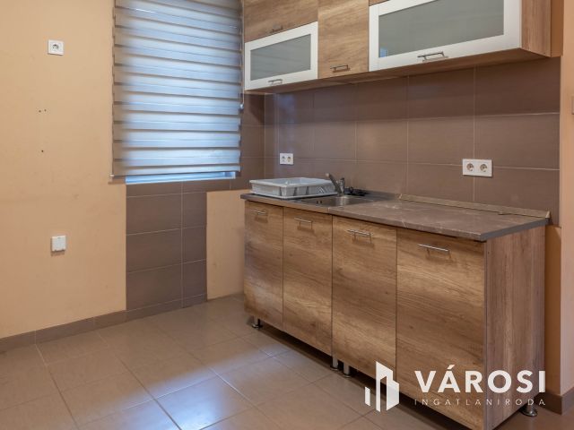 1.emeleti tégla lakás Orosháza szívében