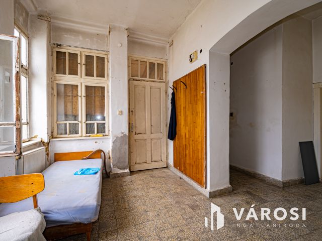 Sásdon nagyméretű családiház eladó