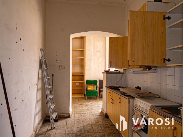 Sásdon nagyméretű családiház eladó