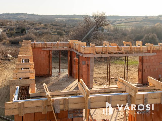 Panorámás ikerház fél  Tinnyén a  királyvölgy lakoparkban