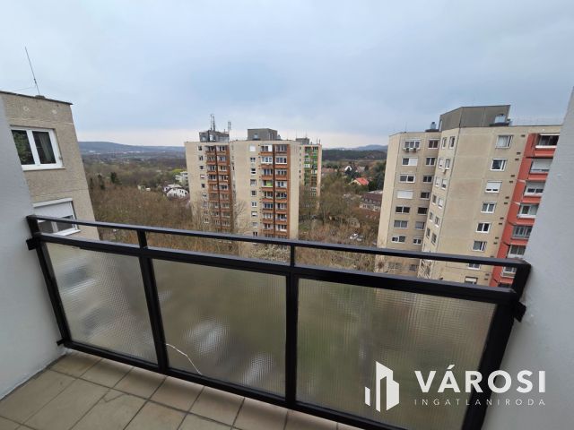 Igényesen felújított panel lakás jó helyen