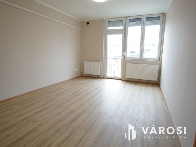 Platán soron, felújított cirkós lakás!