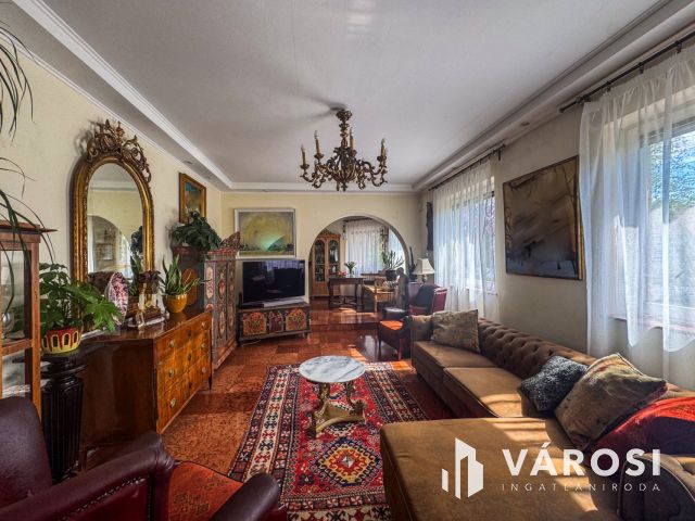 Tágas, napfényes ház Gyula legszebb utcájában