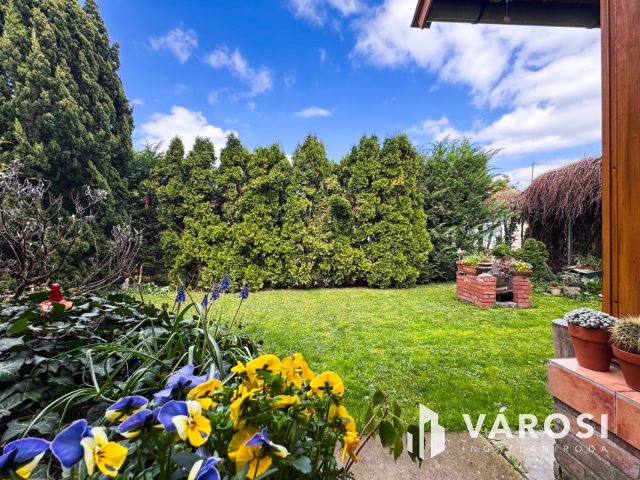 Tágas, napfényes ház Gyula legszebb utcájában