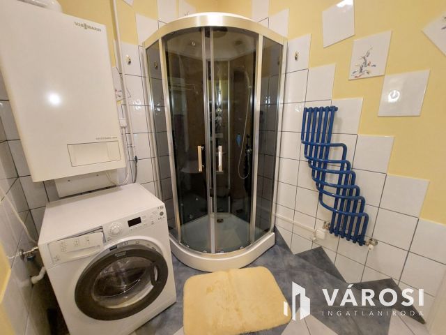 Kiadó 4.emeleti, modern, liftes lakás