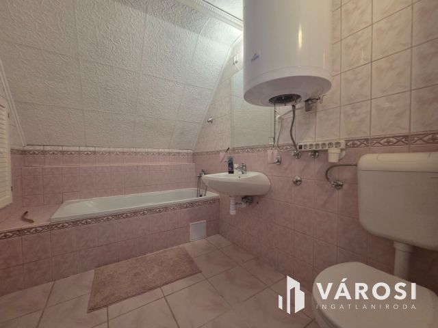170 m²-es városi villa saját parkkal – a Károlyi telepen